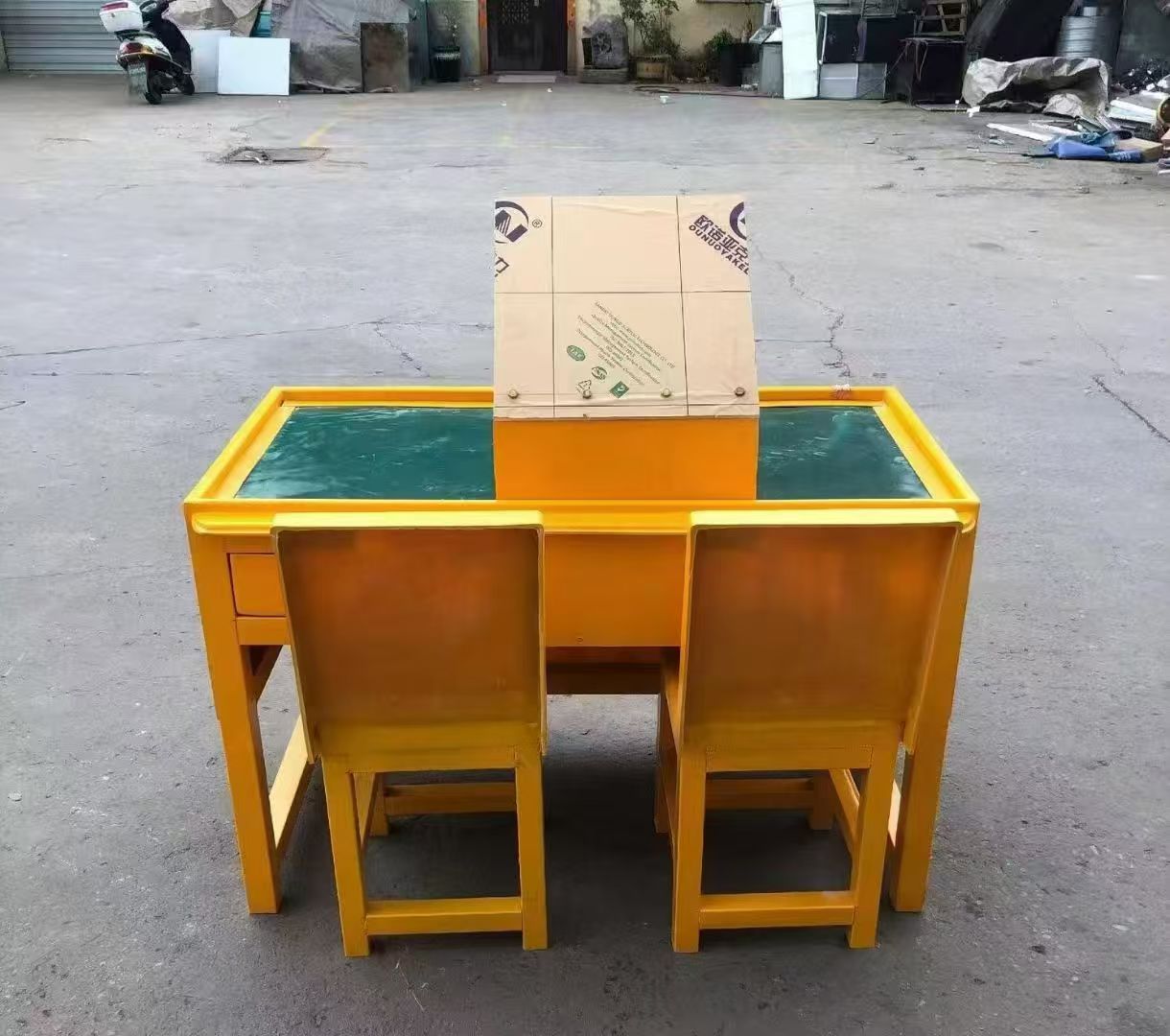 五营防静电导通桌井下煤矿火工品发放桌：危险品流转的安全守护者